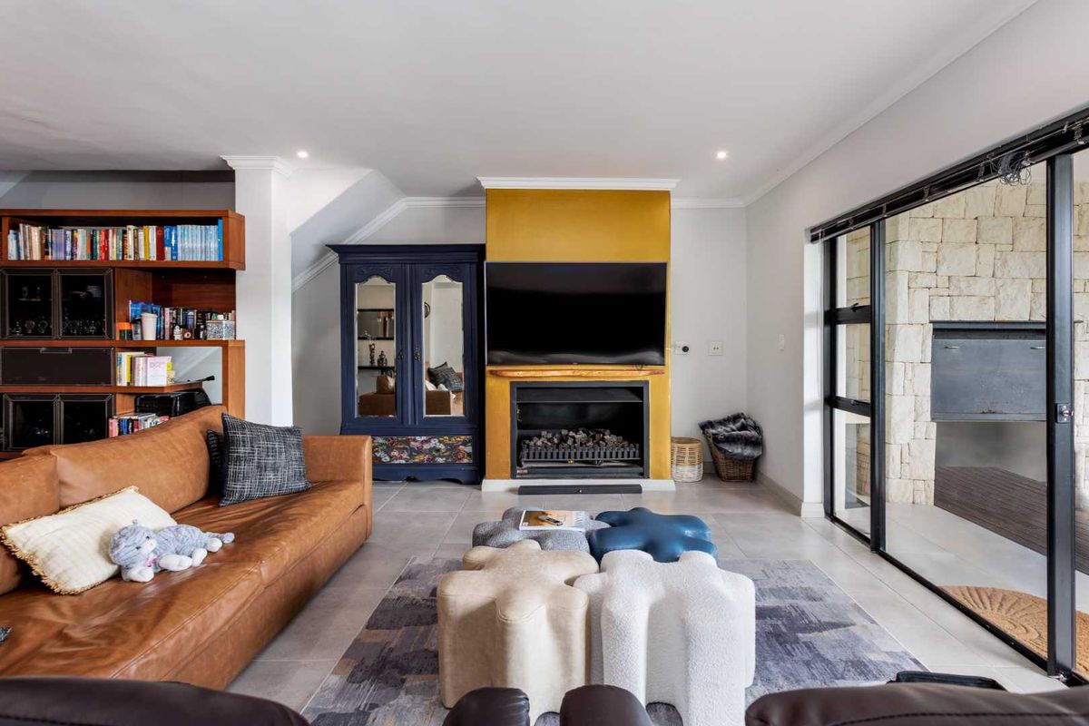 Lakefront Three-Bedroom Lodge with Mountain Views in Pearl Valley Golf & Country Estate - Photo 3