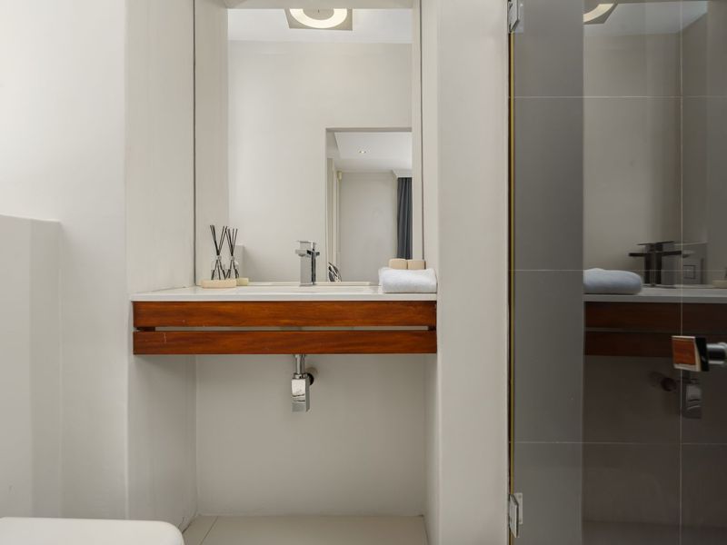 Beach Front Apartment - Photo 9