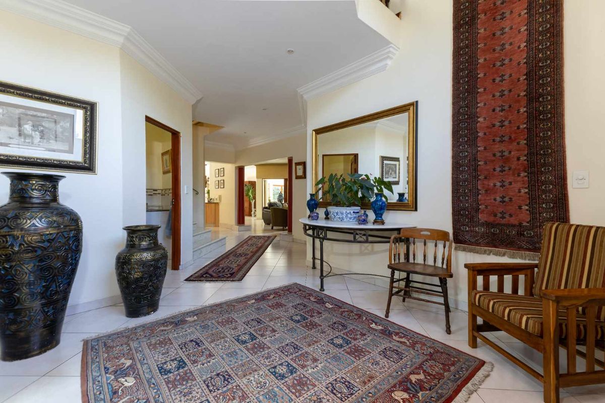 PRESTIGIOUS, HIGH-END TROPHY RESIDENCE IN A SERENE AND PEACEFUL LOCATION - Photo 3