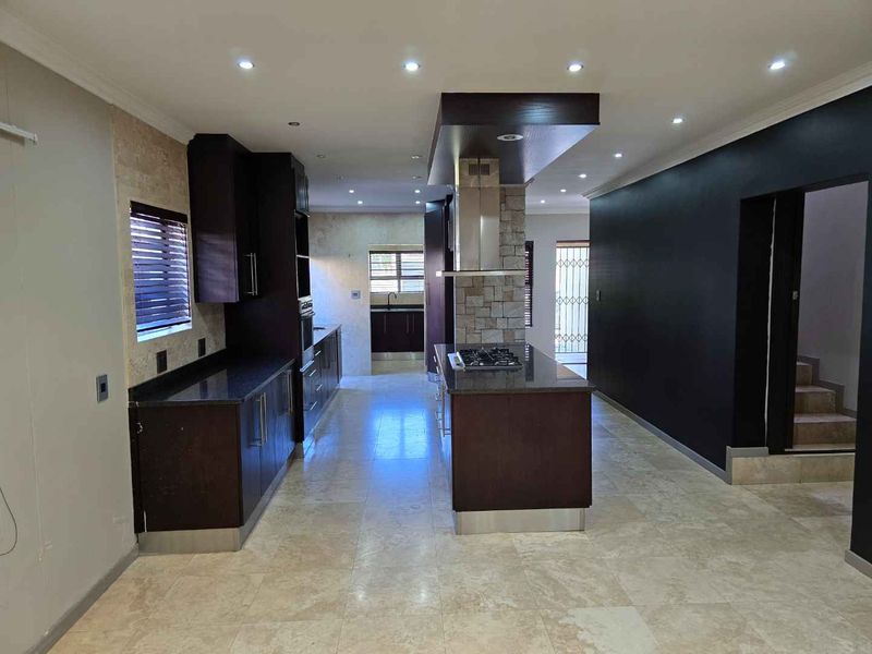 Eco-Friendly Luxury | Seamless Off-Grid Living with Solar, Inverter, & Backup Battery - Photo 9