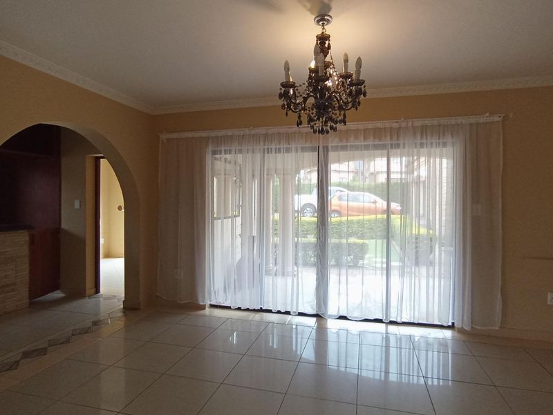 BLUE VALLEY GOLF & COUNTRY ESTATE - 5 BEDROOM HOUSE - Photo 9