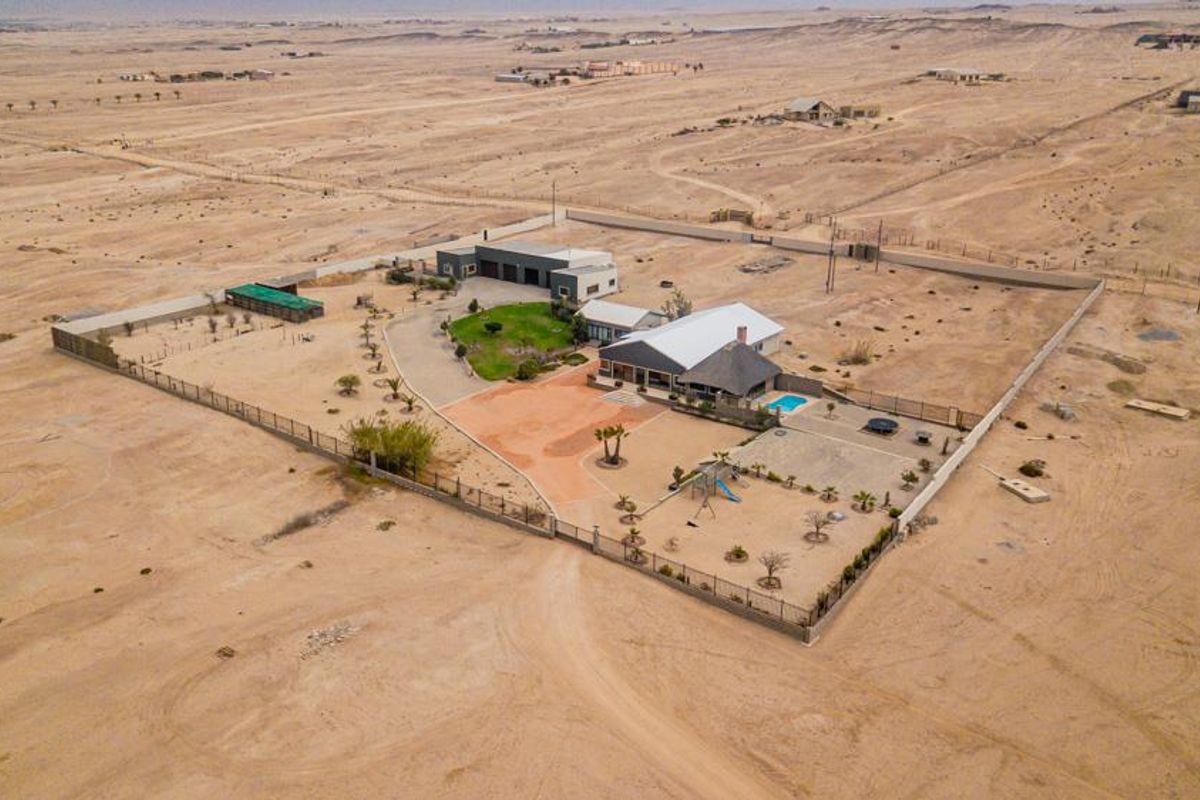 Own A Breathtaking Moon Landscape Property In The Namib Desert! - Photo 2