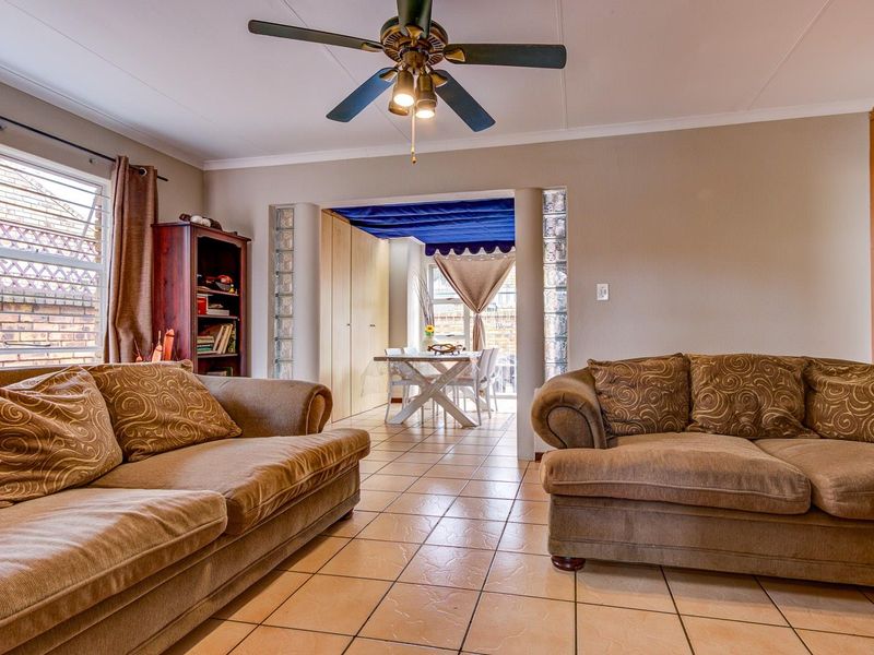 SECURE, PEACEFUL LIVING - PET FRIENDLY and LOW LEVY too! - Photo 8