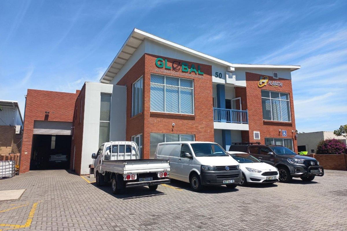 Free standing warehouse / operations premises, available immediately! - Photo 2