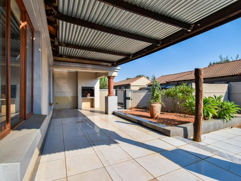 Two bedroom, full-title home in security estate - Willow Park Manor - Photo 4