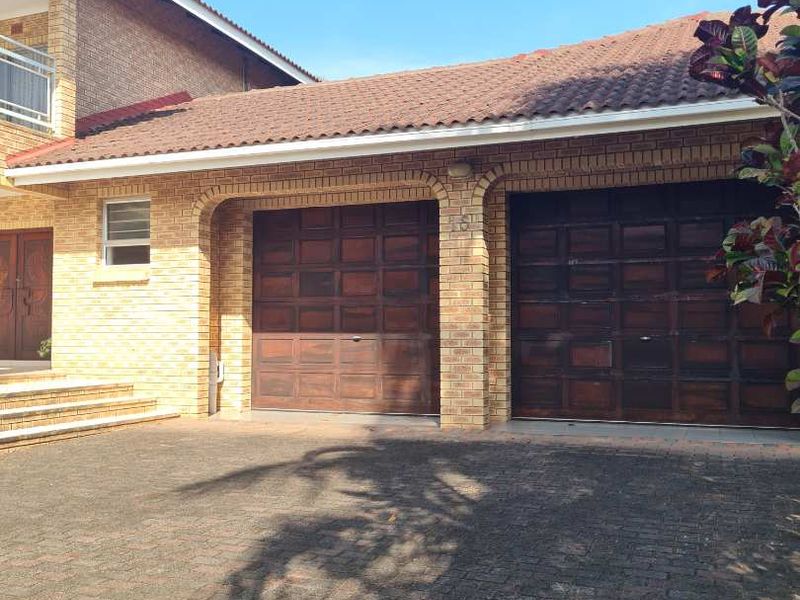 Gorgeous Spacious Family home - Photo 4