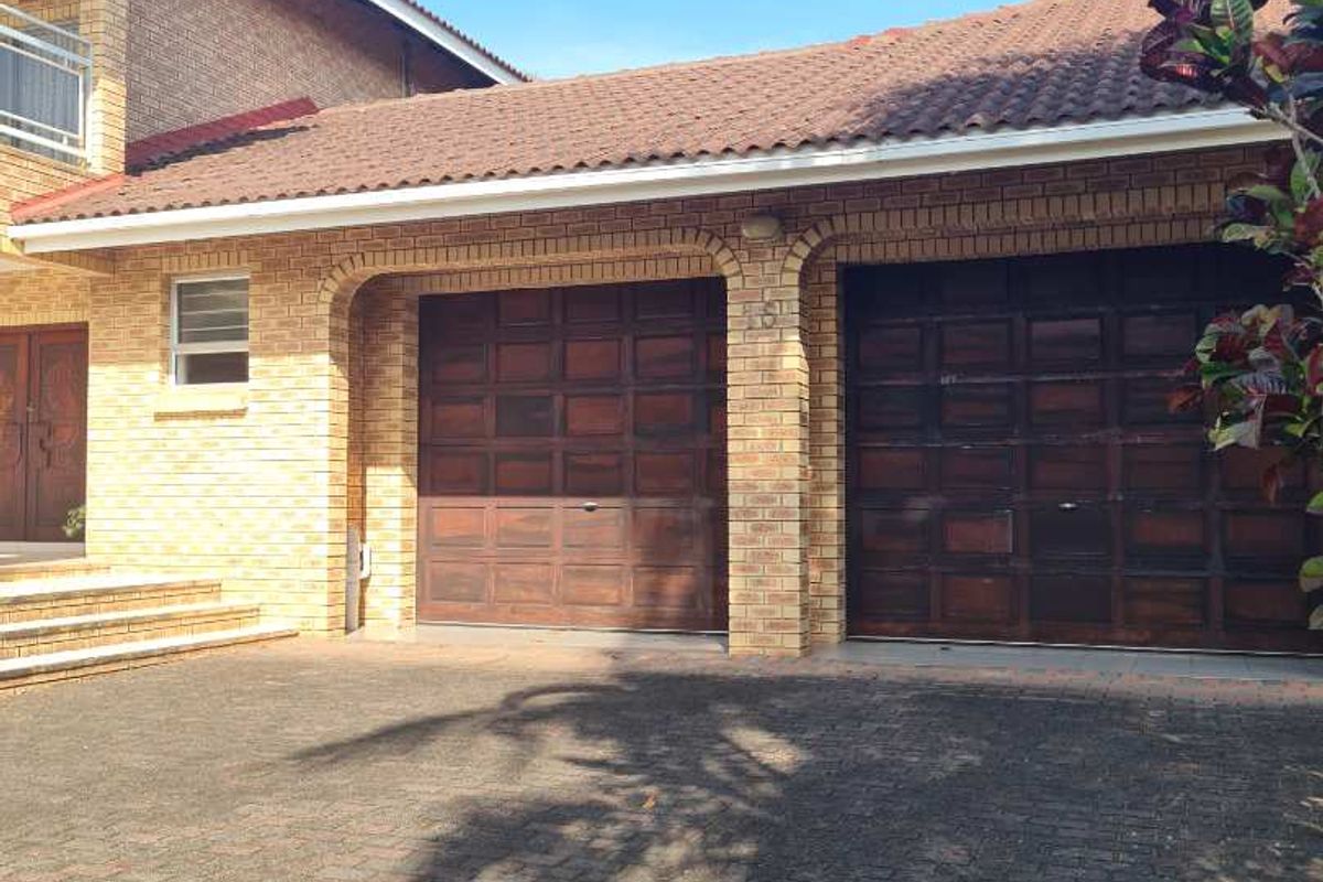 Gorgeous Spacious Family home - Photo 4