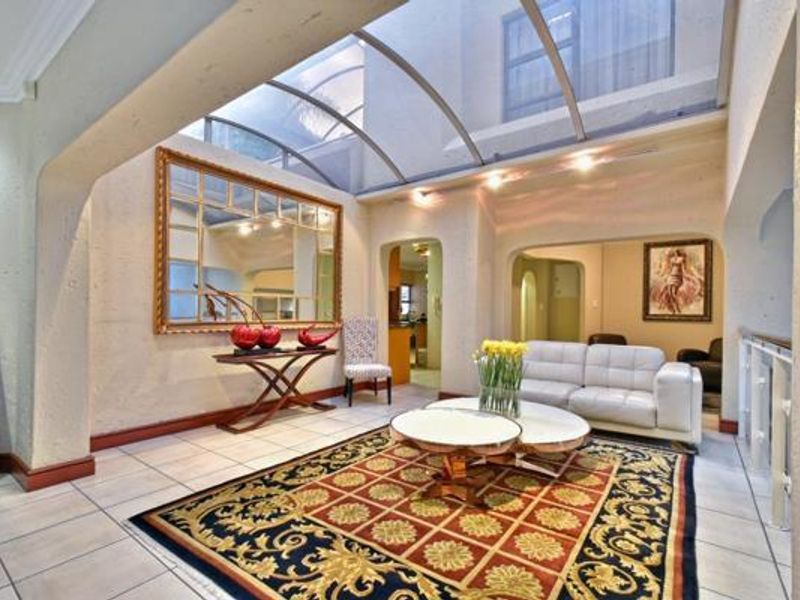 A Hillside Masterpiece with Panoramic Views & Unrivalled Entertaining - Photo 5