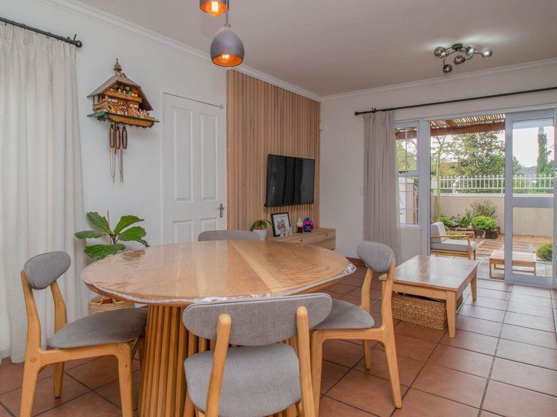 SPECTACULAR TOWNHOUSE IN SOUGHT AFTER LAKESIDE - Photo 10