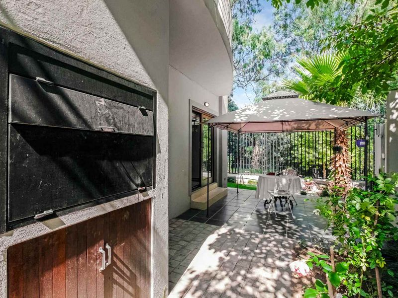 STYLISH AND CLASSY - TRIPLE STOREY UNIT, IN A QUIET POSITION OFFERING PLENTY OF SPACE. - Photo 6