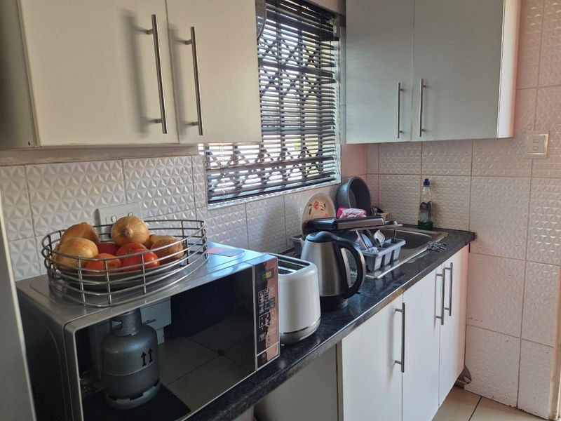 Riverside View - Family Home R 1 085 000! - Photo 8