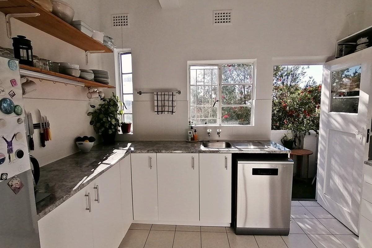 Secure 2 Bedroom Apartment in Art Deco Block in Gardens - Photo 2