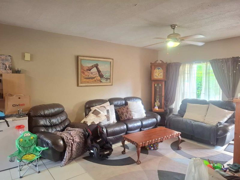 LOVELY ONE LEVEL UNIT IN A SECURE COMPLEX. - Photo 4