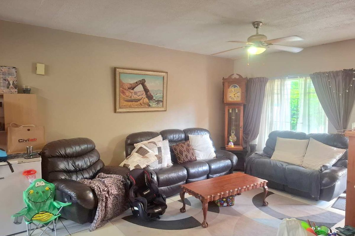 LOVELY ONE LEVEL UNIT IN A SECURE COMPLEX. - Photo 4