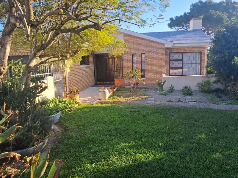 ELEGANT COASTAL RETREAT - Photo 3