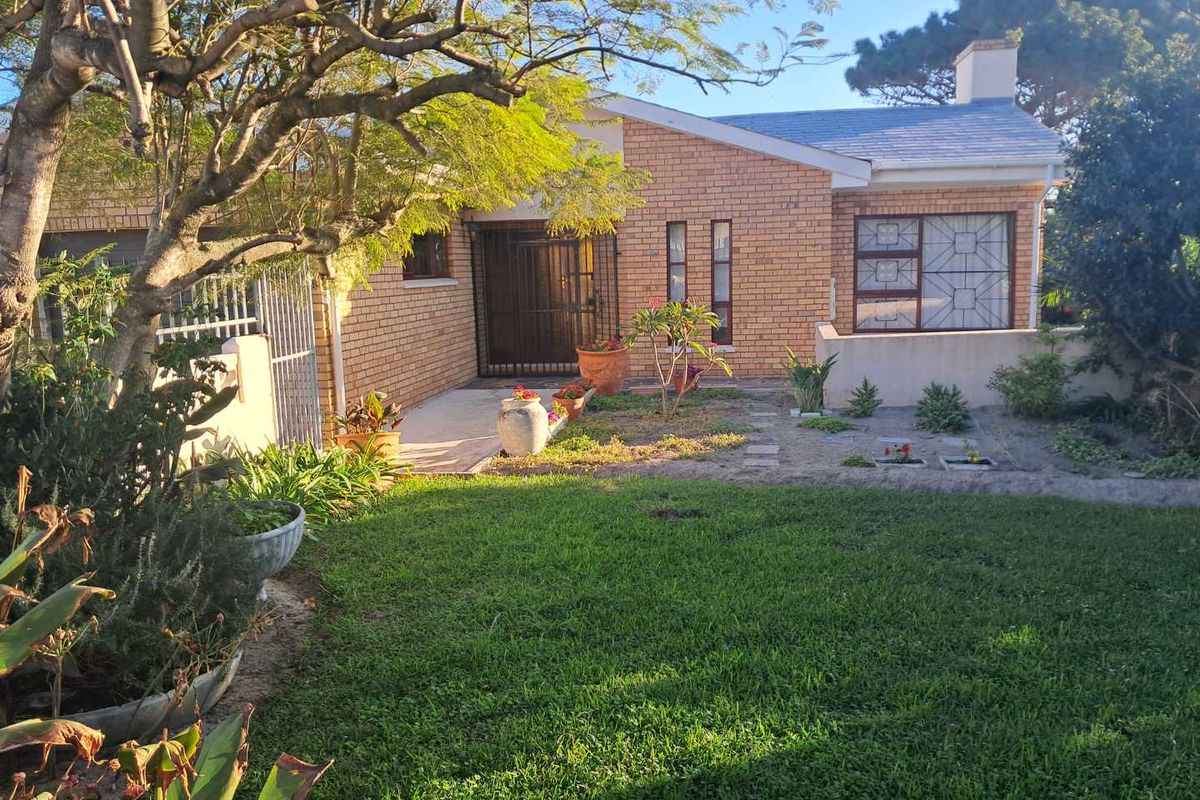 ELEGANT COASTAL RETREAT - Photo 3