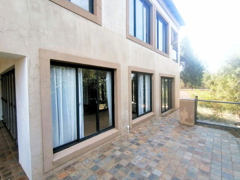 Exclusive Trible storey 4-Bedroom Home in a Secure Estate - Photo 6