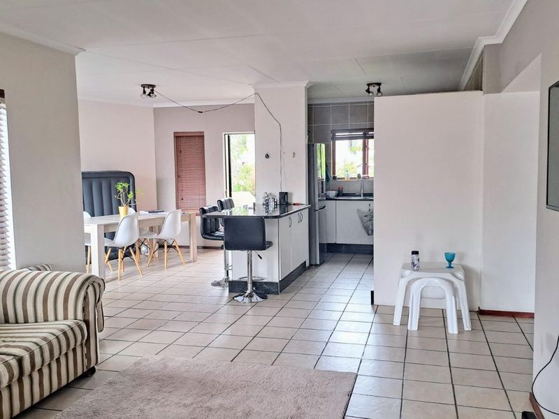 Below market value - Beautiful 105sqm first floor townhouse in the popular San Giorgio complex, Winchester Hills - Photo 10