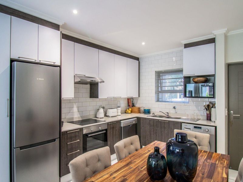 Gorgeous 2 Bed 1 Bath Garden Apartment For Sale in Lonehill - Photo 2