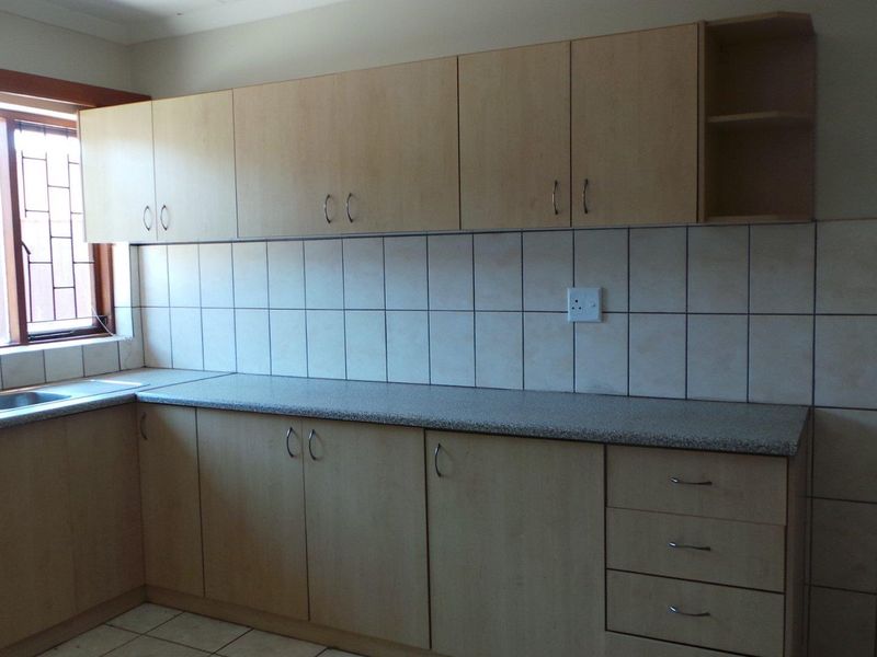 Block of Flats perfect for staff accommodation! - Photo 4