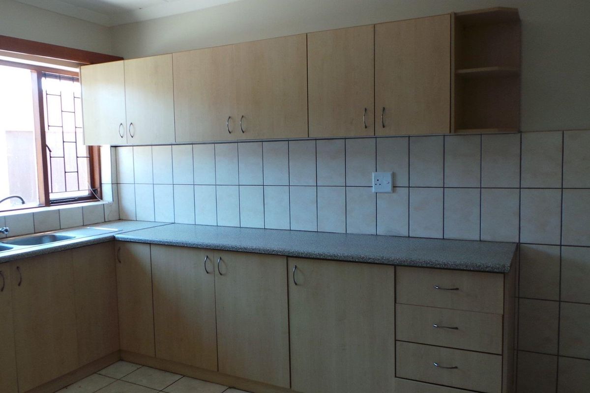 Block of Flats perfect for staff accommodation! - Photo 4