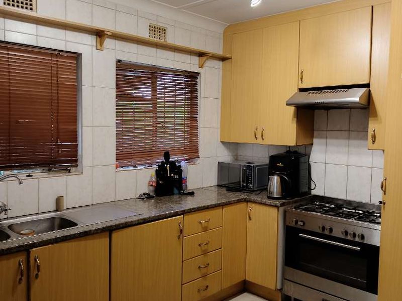 R 1 200 000(NEGOTIABLE!): Prime Investment or First-Time Home - Photo 2
