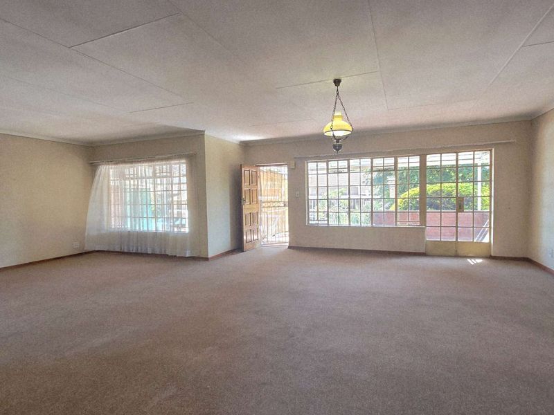 Neat and spa.cious 2 Bedroom Full Title house in Secure Retirement village - Photo 3