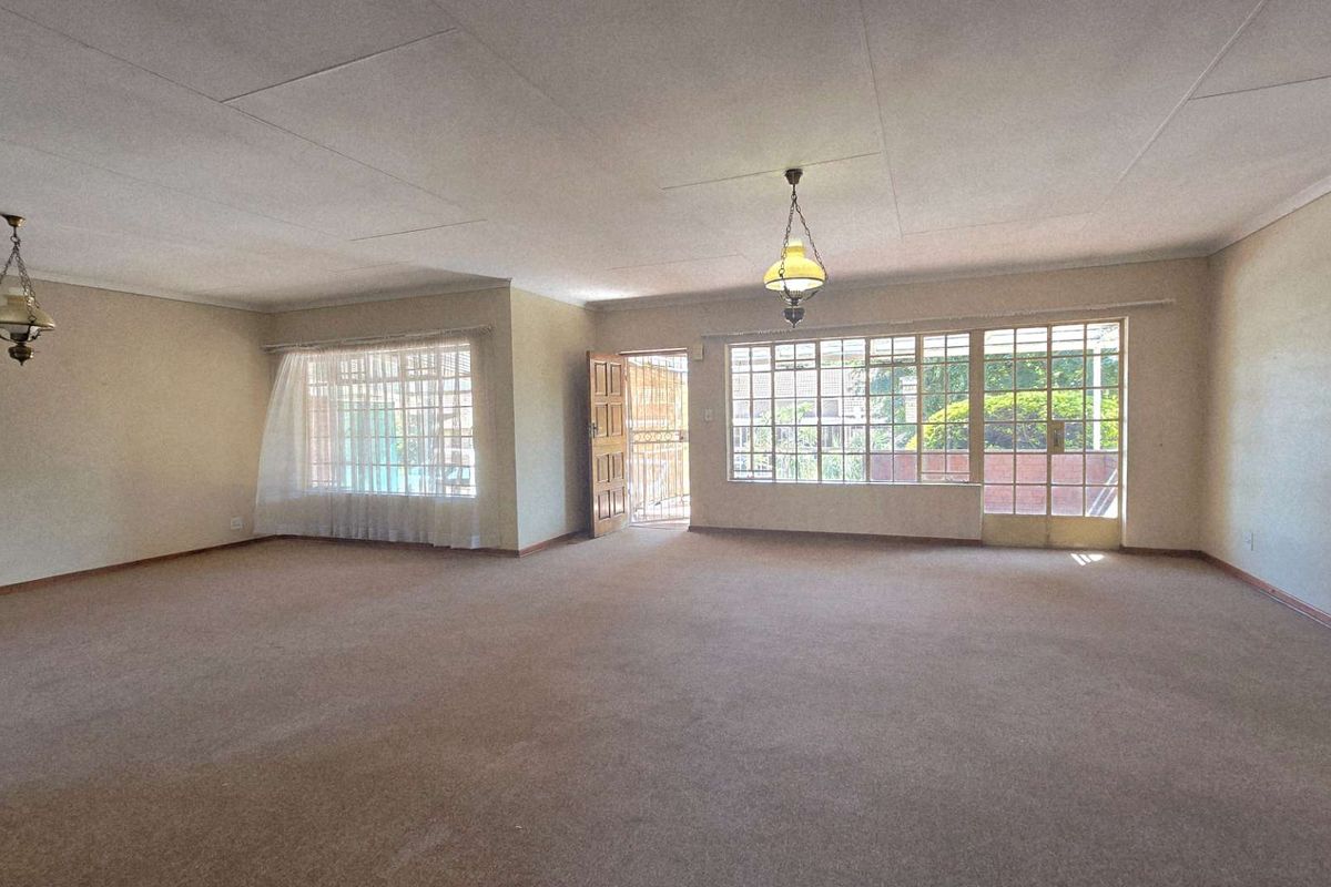 Neat and spa.cious 2 Bedroom Full Title house in Secure Retirement village - Photo 3