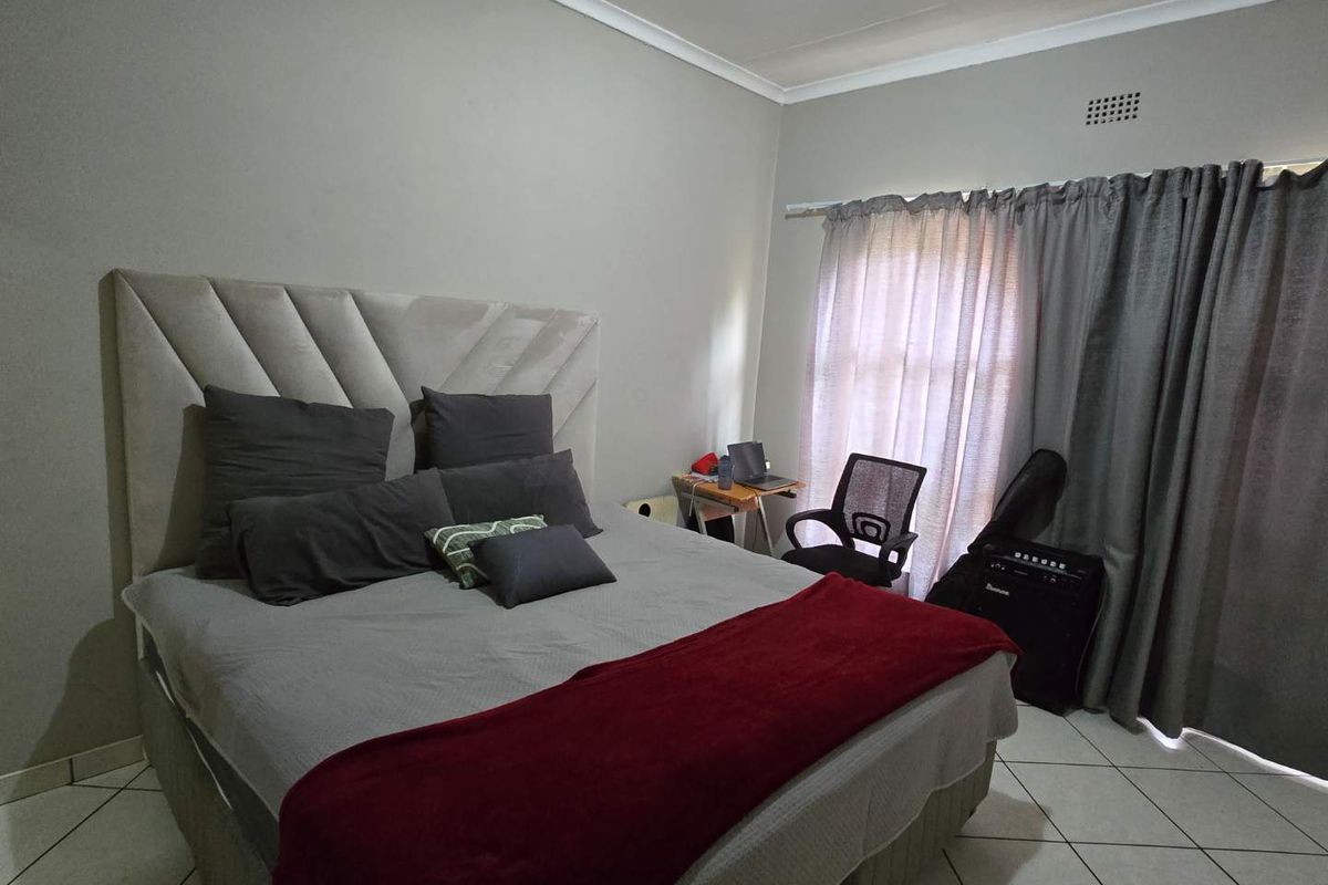 Beautiful 2nd floor unit - Photo 5