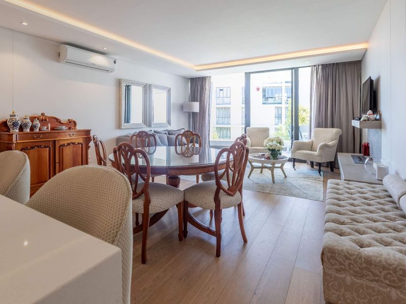 Prime City Living: Secure, Elegant, and Airbnb Friendly! - Photo 7