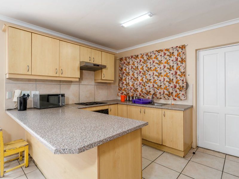 Charming One bed Apartment in the Heart of Wynberg Village - Photo 8