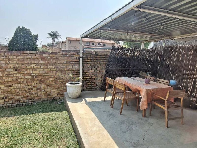 Lock-Up-and-Go Simplex with Modern Amenities - Photo 9