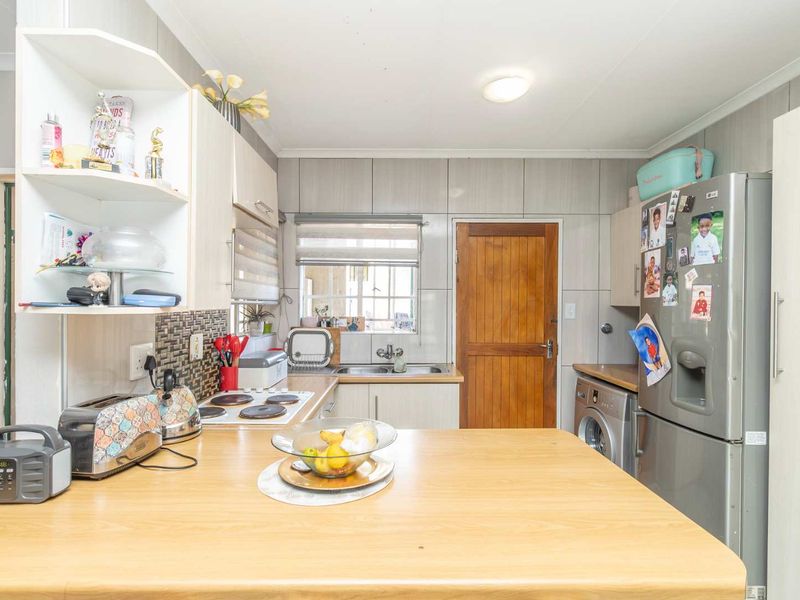 Your Dream 2-Bedroom Home Awaits in Upmarket Little Falls - Photo 9