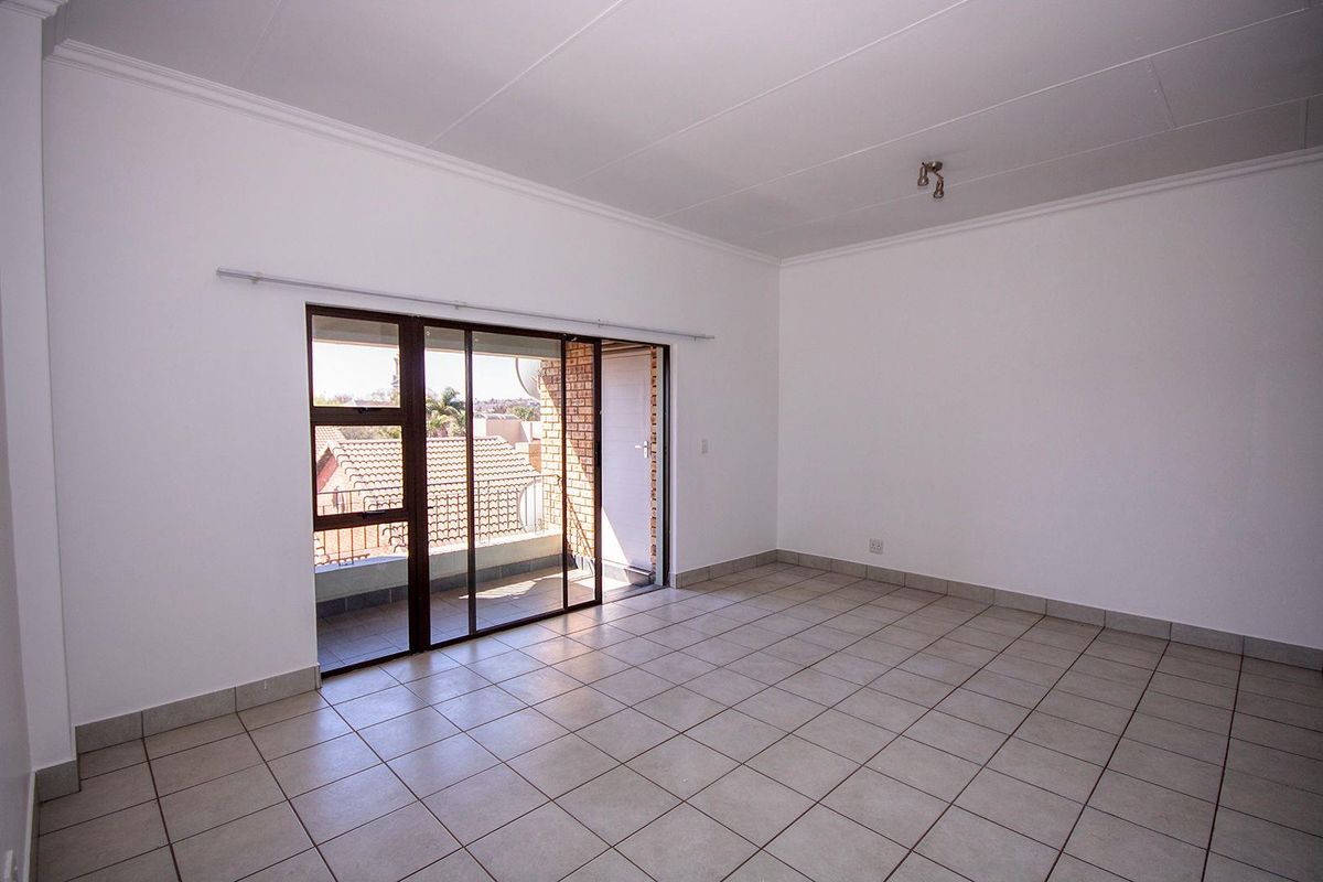 Modern Upstairs Unit - Photo 4