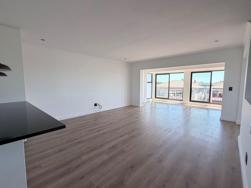 Modern Three-Bedroom Triplex in Island View, La Paloma – With Table Mountain Views - Photo 6