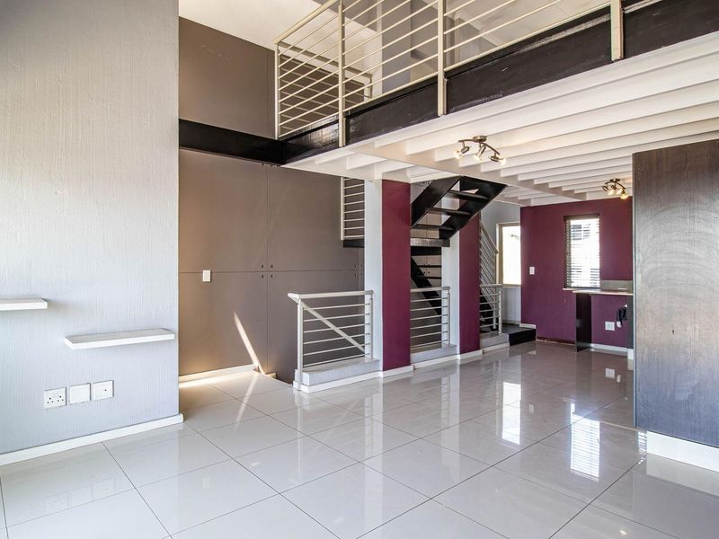 2 Bedroom Loft Apartment for Sale in Fourways - Photo 3