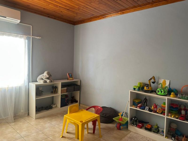 For sale Oshakati Live in Style: Elegant 6-Bedroom Home with Extras - Photo 7