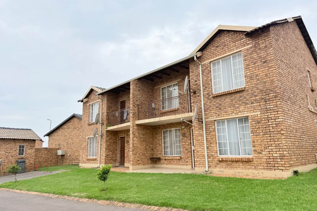 Your New Home: A Blend of Style, Comfort, & Accessibility! - Photo 2