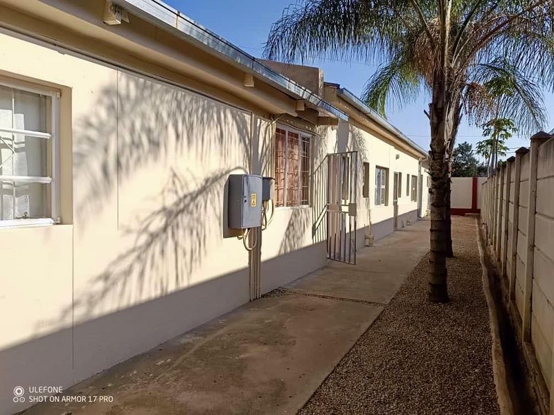 3 Bedrooms House with 7x Apartments For Sale in Tsumeb - Photo 3