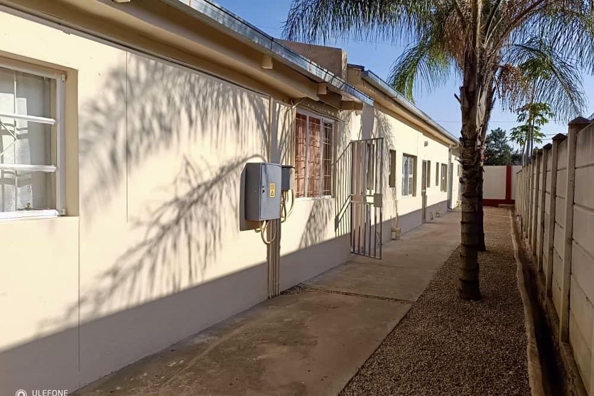 3 Bedrooms House with 7x Apartments For Sale in Tsumeb - Photo 3