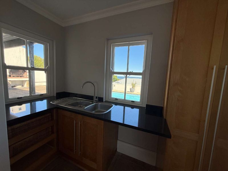 Single family home with spectacular sea views - Photo 10