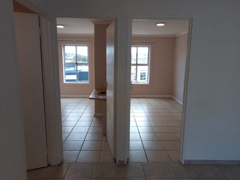 Lovely 2 Bed 1 Bath unit with open plan living area with kitchen and separate bathroom - Photo 8