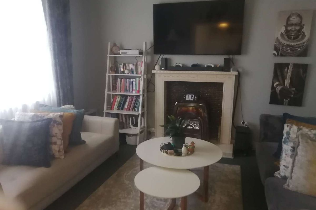Stunning House Bordering Oakdene! - Photo 5
