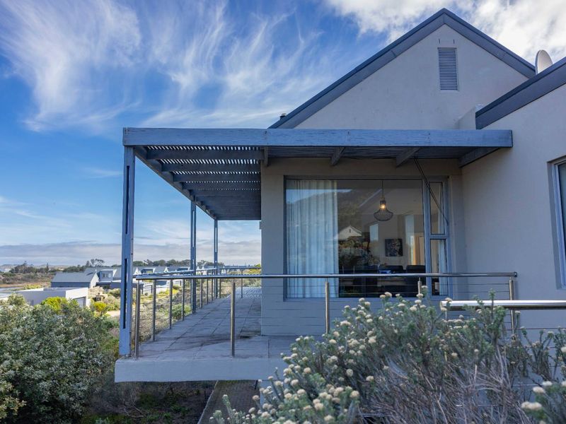 Contemporary Family Living in the Exclusive Chapman's Bay Security Estate. - Photo 5