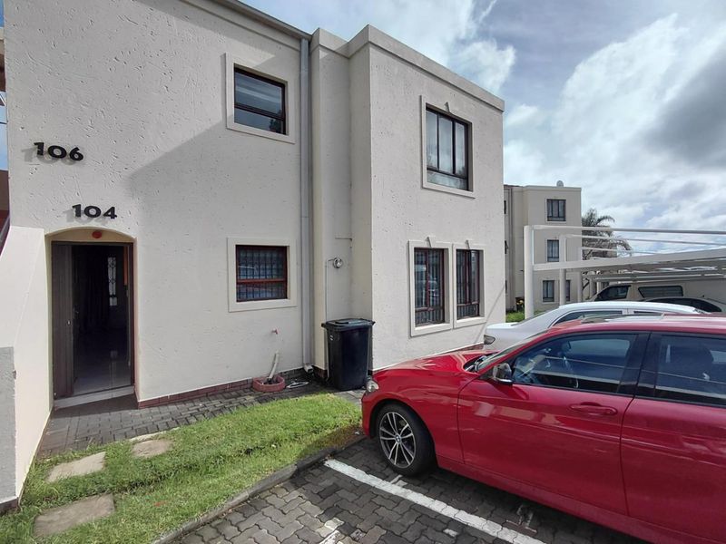 Lovely 2 Bed 1 Bath ground floor unit - Photo 3