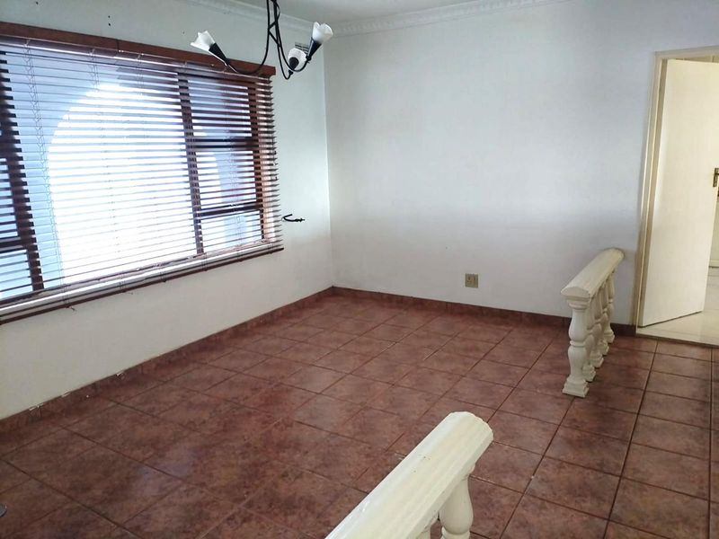Spacious 4 Bedroom 3 Bathroom home for sale in a quiet cul-de-sac in Glen Anil - Photo 10