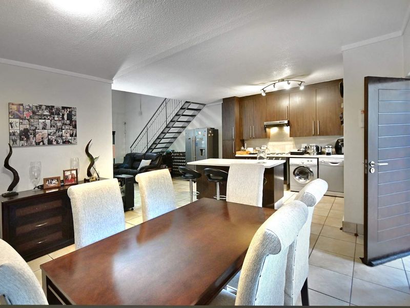 Stunning Two Bedroom Townhouse In Excellent Estate - Photo 6