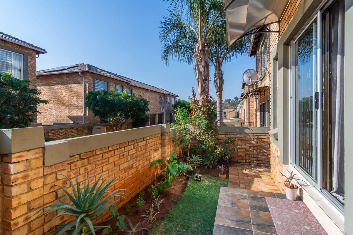 Secure, stylish and spacious duplex townhouse in Wilgeheuwel - Photo 4