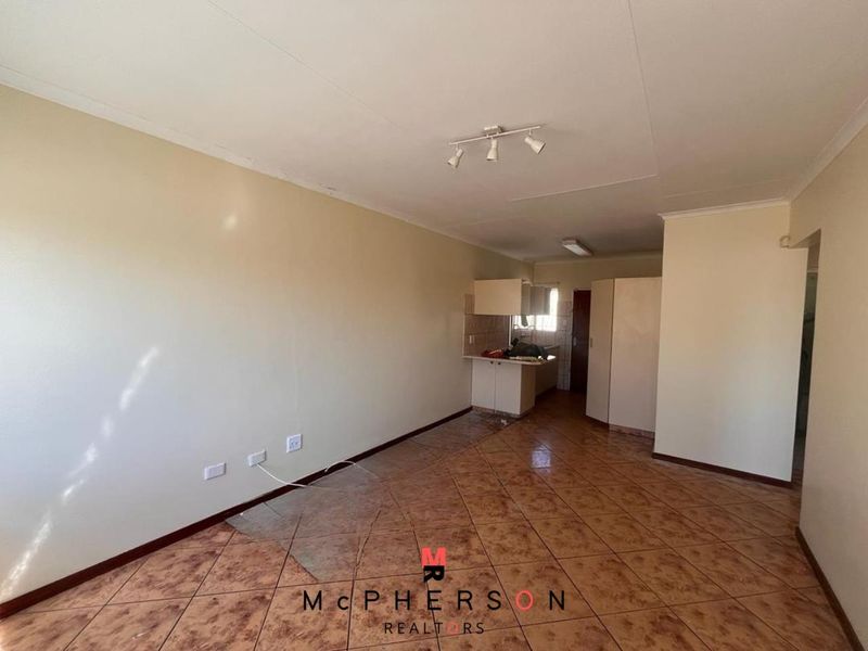 2 Bedroom Townhouse For Sale - Photo 2