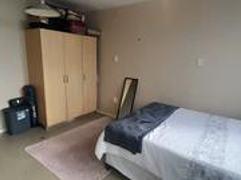 Prime Berea Bachelor Pad: Comfort & Convenience Await - Photo 6